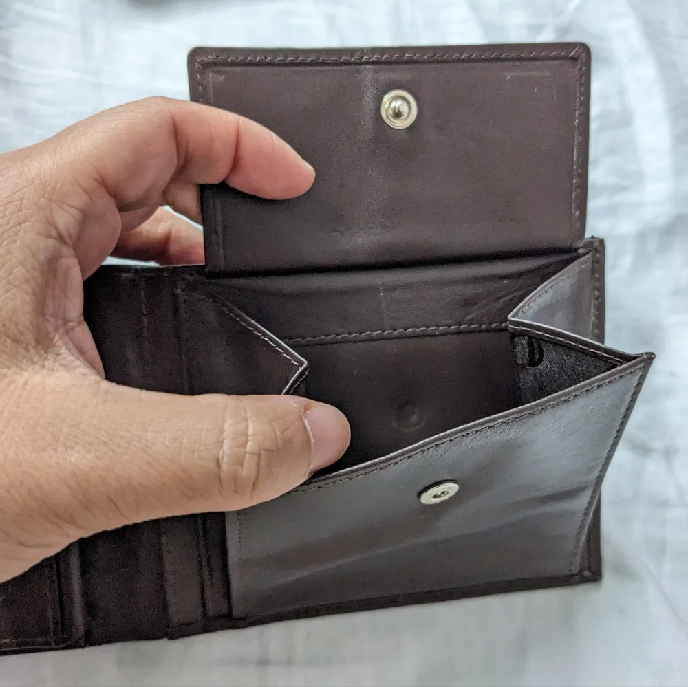 EUC Guy Laroche men's bi-fold wallet dark brown, leather